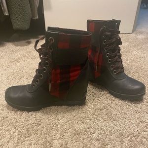 Sorel Women's Black/Red Plaid Lexie Wedge Boots